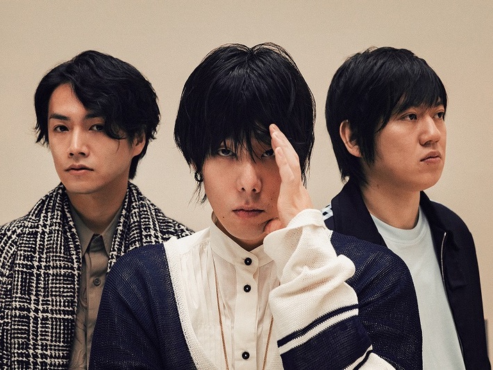 RADWIMPS、ニュー・アルバム発売記念し渋谷駅地下コンコースにて"RADWIMPSからのお手紙"限定100通を配布。新曲「TIE TONGUE feat. Miyachi, Tabu Zombie」本日12/10初OAも