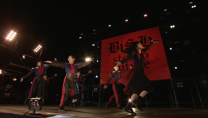 BiSH、7,000人が横浜赤レンガ倉庫に集結した史上最大規模のフリー・ライヴよりインディーズ1stアルバム収録曲「サラバかな」ライヴ映像公開
