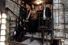 Jack White率いるTHE RACONTEURS、10年ぶりシングル曲「Sunday Driver」、「Now That You're Gone」MV公開