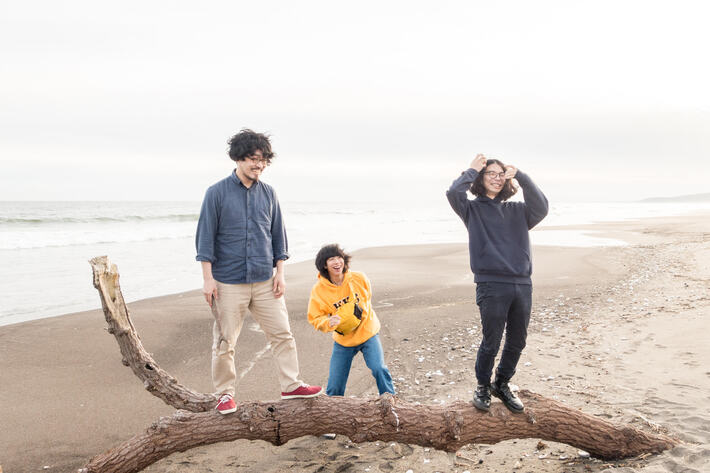 ズーカラデル、来年1/11より初のレギュラー・ラジオ番組"ズーカラデルのちょっと猛進！"放送決定