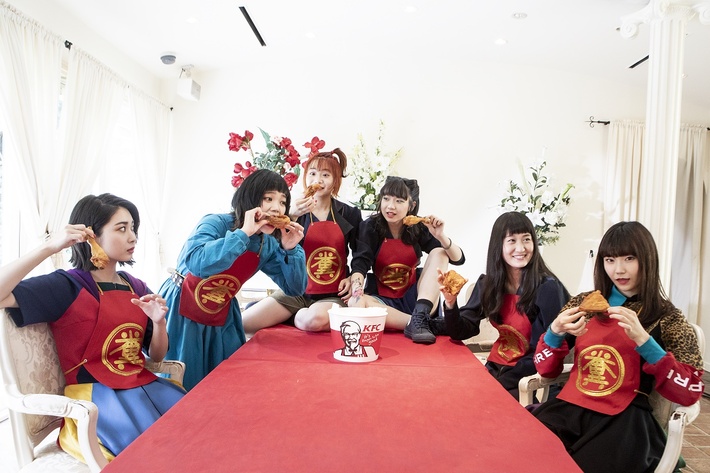 BiSH、GANG PARADE、EMPiREらWACK所属グループのメンバーから成るユニット"HOLY SHiTS"、「WACK is SHiT」をタワレコ一部店舗にて2,000枚限定でCDゲリラ・リリース