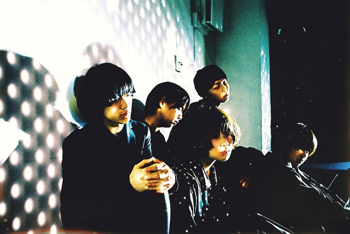 都内を中心に活動する5人組バンド ステレオガール、2/20リリースの2ndミニ・アルバム『NADA』より「あいわな」MV公開