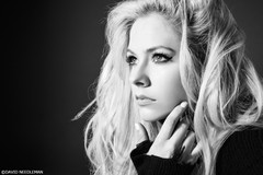 Avril Lavigne、ニュー・アルバム『Head Above Water』リリース祝した中条あやみ出演のスペシャル・プロモーション映像公開