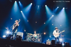 UNISON SQUARE GARDEN、本日2/26よりGYAO!にて"UNISON SQUARE GARDEN バンド結成15周年記念特集"がスタート。厳選ライヴ映像10曲を期間限定配信