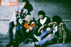 東京を中心に活動するバンド ROKI、4/10リリースの1stミニ・アルバム『HEARTFIELD』より「夜行列車」MV公開