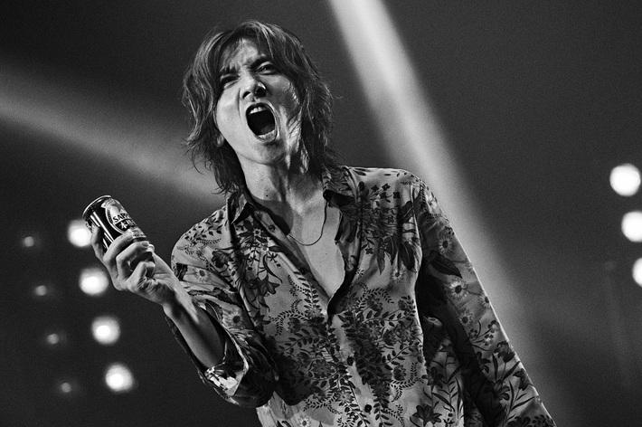 THE YELLOW MONKEY、ニュー・アルバム『9999』収録曲「天道虫」が"サッポロ 本格辛口"TVCMソングに決定。吉井和哉（Vo/Gt）初となるTVCM出演も