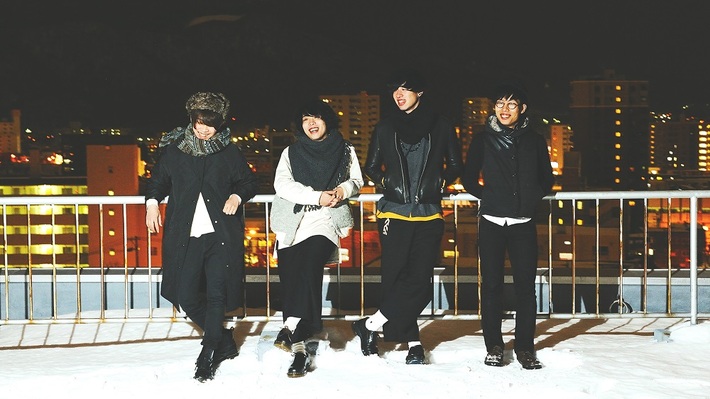 札幌発4ピース アルクリコール、大泉 洋ら出演HTB"おにぎりあたためますか"新テーマ・ソングに新曲「morning」書き下ろし。4/20会場限定EP『あさやけe.p.』リリースも決定