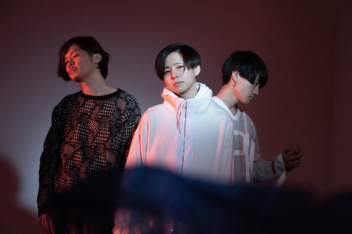 唯一無二のサウンドを鳴らす3ピース・バンド été、1stフル・アルバム『Apathy』よりリード曲「ruminator」MV公開