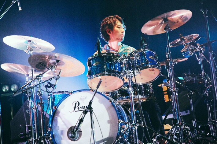 伊地知 潔（ASIAN KUNG-FU GENERATION／PHONO TONES）、360°ドラム・パフォーマンス・ツアー開催。アジカン最新作『ホームタウン』よりリクエストに応じて実演も