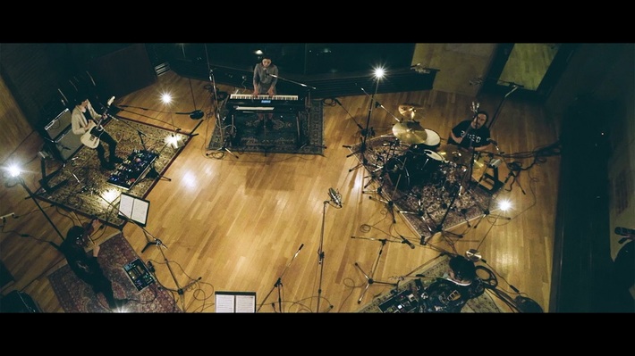 TK from 凛として時雨、横浜 ランドマークスタジオで行われたスタジオ・ライヴ映像公開