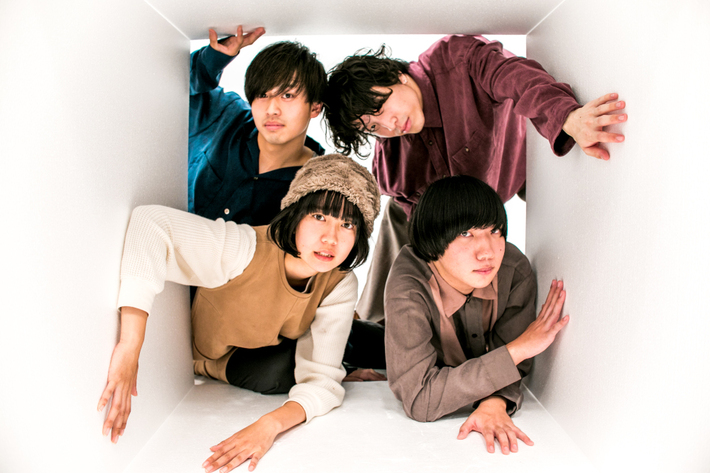 男女トリプルVo擁する新感覚ギター・ロック・バンド FEEDWIT、5/4リリースのミニ・アルバム『A面主義』より「国」MV公開