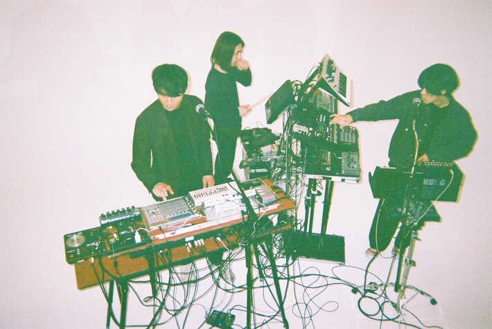 avengers in sci-fi、4/14リリースの会場限定EPより表題曲「Nowhere」＆「City Lights」の"avengers in sci-fi (in sync)"によるスタジオ・ライヴ映像公開