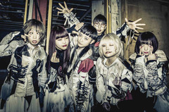 BiSH、開催中のツアー初日のライヴ映像からなるニュー・ミニ・アルバム『STiCKS』全曲試聴動画を公開