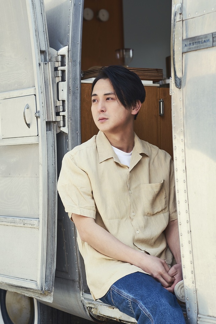 渡會将士（FoZZtone／brainchild's）、5/1リリースのミニ・アルバム『ウォーク アンド フーズ』全曲DL配信開始。「カントリーロードアゲイン」、「モーニン」MV（Short Ver.）も公開