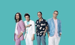 WEEZER、米TV番組"Jimmy Kimmel Live"にて披露した「High As A Kite」パフォーマンス映像公開。TEARS FOR FEARSとのコラボも