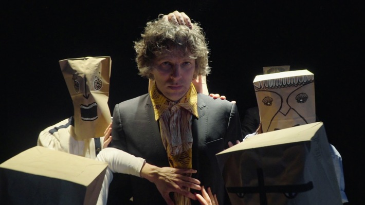 !!!（CHK CHK CHK）、両A面シングル『UR Paranoid / Off The Grid』を突如リリース