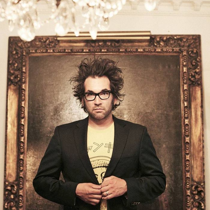 Justin Courtney Pierre（MOTION CITY SOUNDTRACK）、1stソロ・アルバム『In The Drink』より「Sooner」MV公開