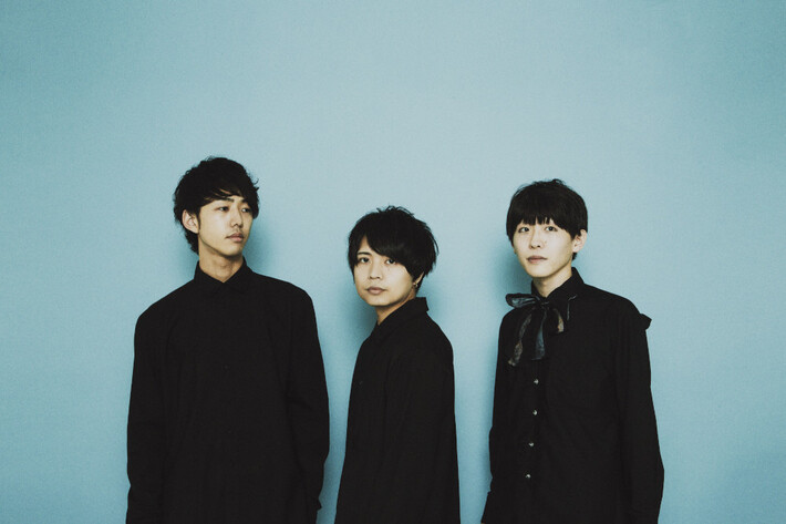 独創的なサウンドと歌詞が特徴的な3人組ロック・バンド popoq、"コドモメンタルINC."への所属を発表。1stミニ・アルバム『Essence』7/10リリース決定