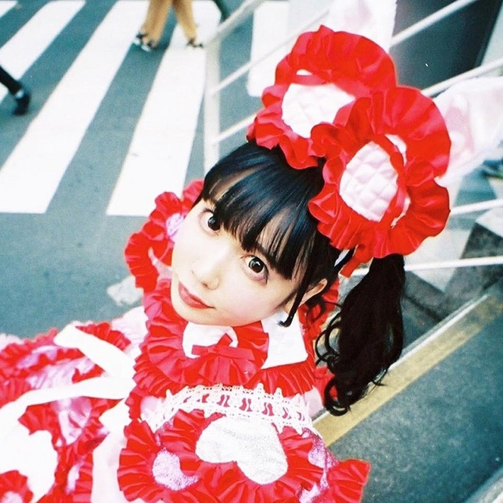 恋汐りんご（バンドじゃないもん！MAXX NAKAYOSHI）、1stシングル『汐のロマンチック』明日6/17より数量限定リリース決定。6/18より配信も