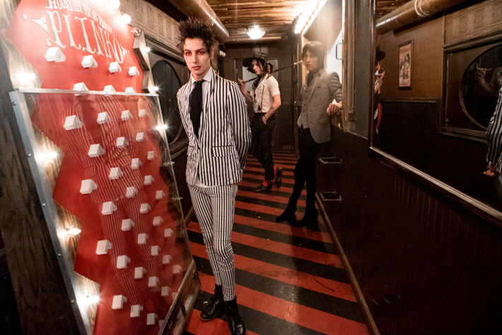 9月に初来日するロック・トリオ PALAYE ROYALE、新曲「Fucking With My Head」MV公開