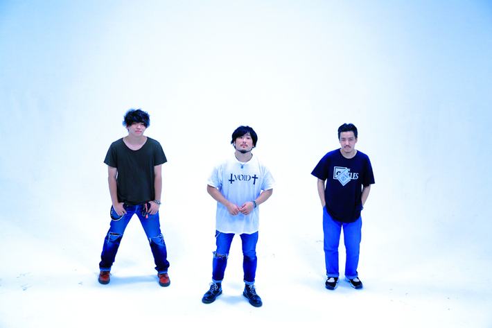 THE FOREVER YOUNG、ニュー・フル・アルバム『ビューティフルユース』リリース・ツアーのゲストにSIX LOUNGE、BUZZ THE BEARS、koboreら決定。新アー写も公開