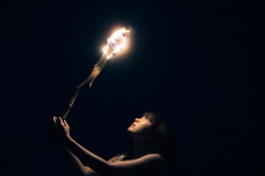 Aimer、8/14リリースのニュー・シングル表題曲「Torches」MV公開