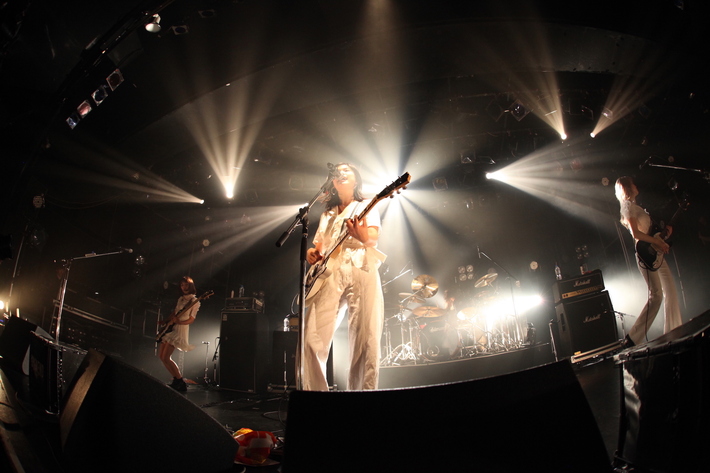 GIRLFRIEND、TVアニメ"ブラッククローバー"第8クールOPテーマ「sky & blue (アニメサイズver.)」8/7先行配信決定。東阪でメジャー・デビュー3周年記念ライヴ開催