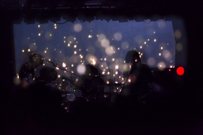 それでも世界が続くなら、活動再開直前にMV「死にたいって言えばそれだけで」を緊急公開