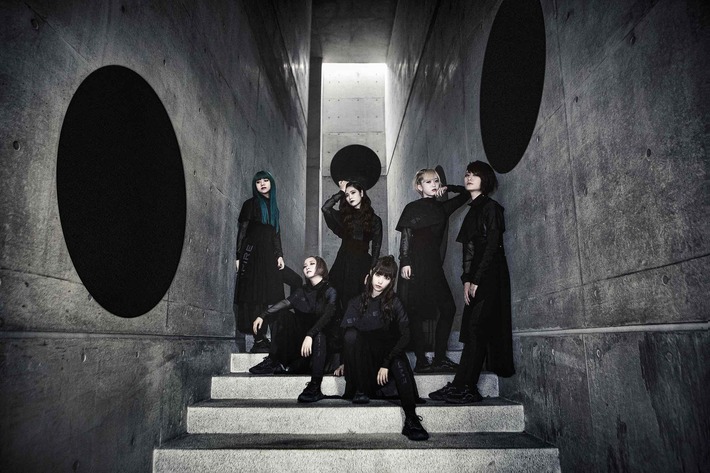 EMPiRE、10/16リリースのニュー・シングル表題曲「RiGHT NOW」ファイヤーダンスを披露するMV公開＆先行配信スタート。沖縄ワンマン動画も公開