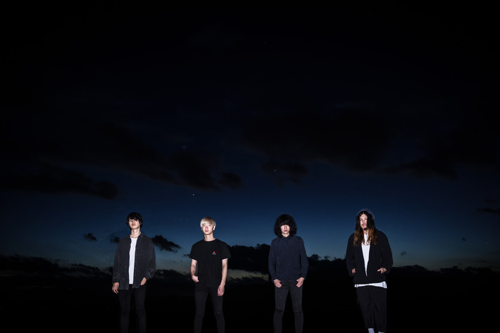 WOMCADOLE、ユニバーサルミュージックよりメジャー・デビュー・アルバム『黎明プルメリア』11/20リリース＆ツアー全日程を発表。初回盤DVDより「アオキハルヘ」ライヴ映像公開