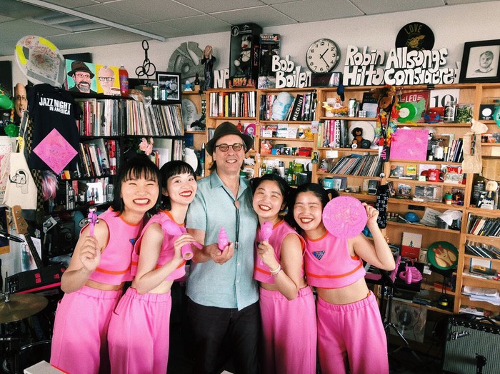 CHAI、アメリカNPR Music人気プログラム"Tiny Desk Concert"出演動画が公開。日本人2組目の快挙
