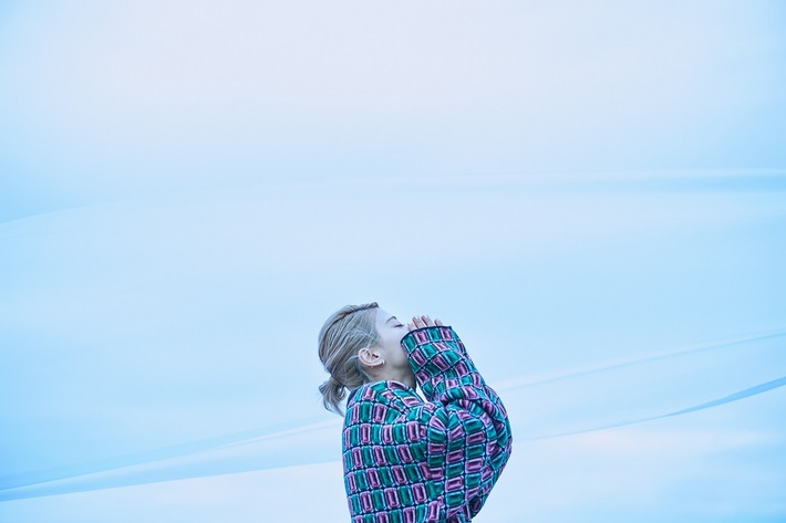 ロザリーナ、アニメ"歌舞伎町シャーロック"ED曲「百億光年」表題に据えたニュー・シングル11/20にリリース