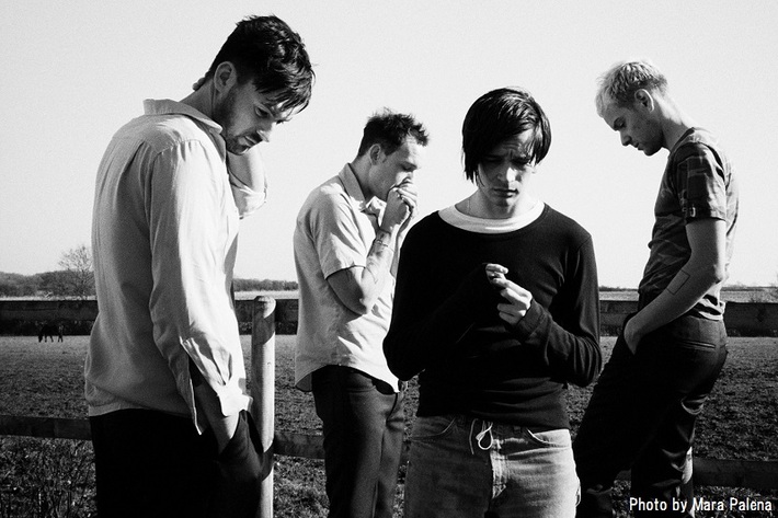 グラミー賞ノミネートのTHE 1975、新曲「Frail State Of Mind」MV公開。Matthew Healy（Vo）が人間の弱さと優しさについて歌う