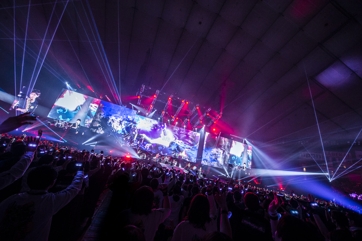 UVERworld、未発表の書き下ろし楽曲「AS ONE」使用した映画"仮面病棟"本予告映像公開。東京ドーム公演のWOWOW独占放送も決定