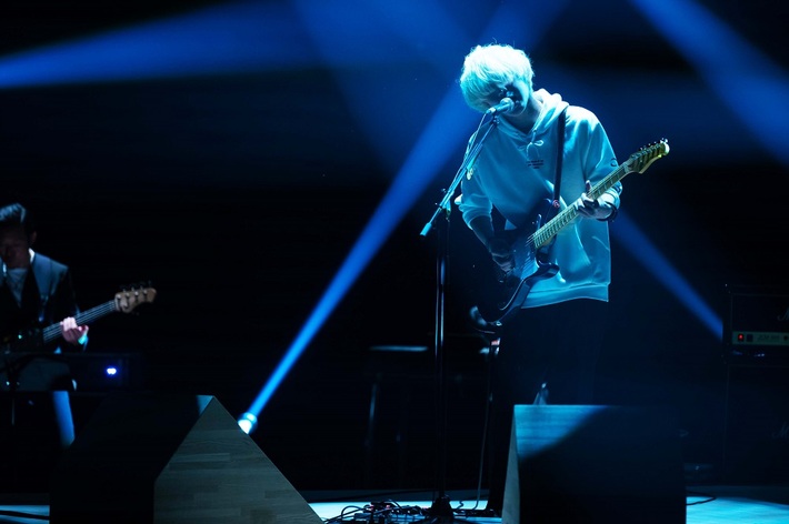 秋山黄色、12/14放送NHK"SONGS令和の時代に響く 尾崎豊"でテレビ初歌唱