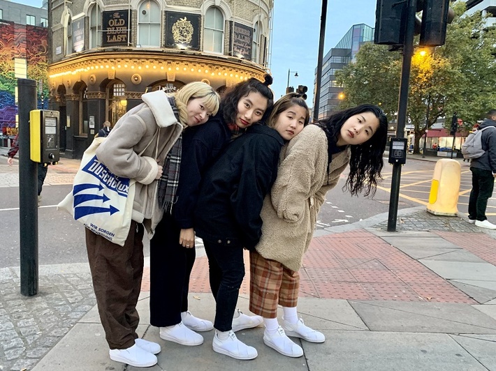 CHAI、スペースシャワーTV"PLAN B"12月度ピックアップ・アーティストに決定。ヨーロッパ・ツアーのイギリス公演に密着