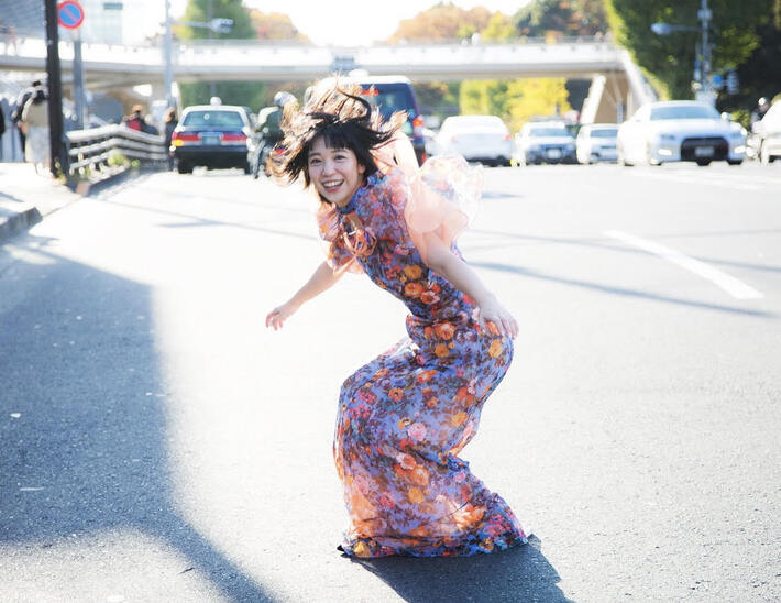 永原真夏、新体制によるデジタル・シングル「おはよう世界」リリース