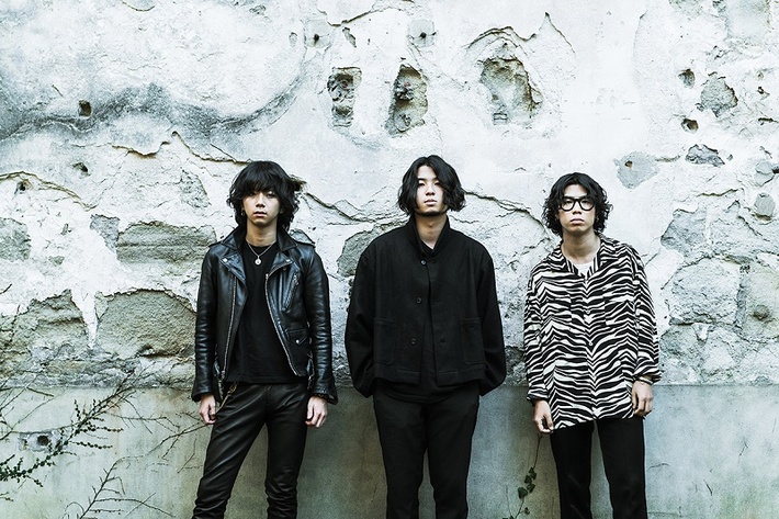 SIX LOUNGE、ニュー・アルバム『THE BULB』ボーナス・ディスク収録の「Under the Cloud」MV公開