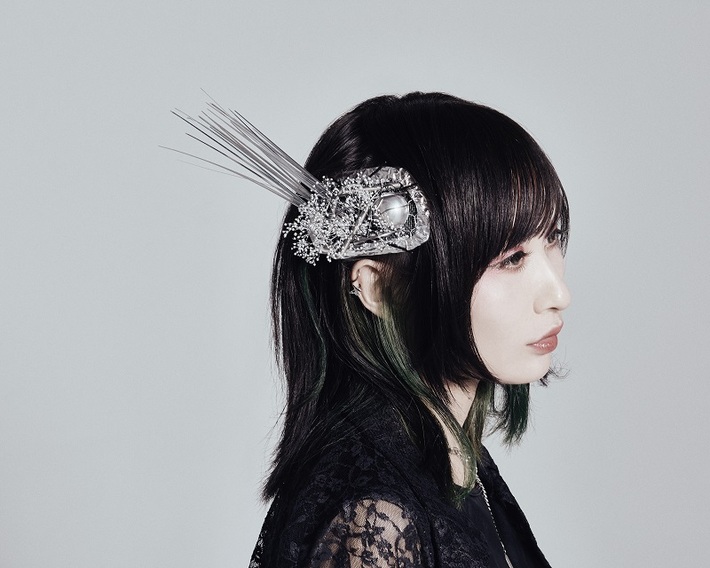 嘘とカメレオン、チャム(.△)（Vo）が1月に絵画個展＆会期中に初のアコースティック・ソロ・ライヴ開催。ニュー・シングル『モノノケ・イン・ザ・フィクション』トレーラー公開