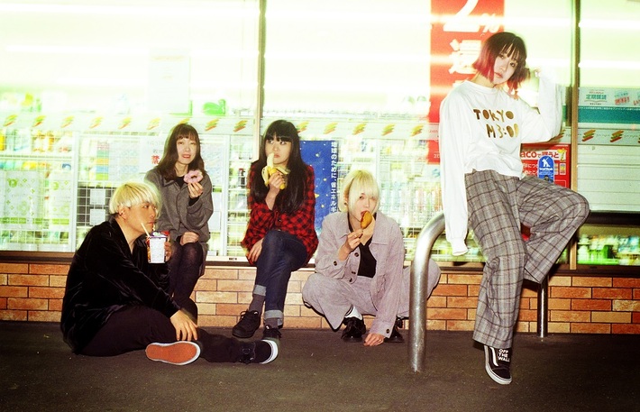 さめざめ、新バンド"バナナとドーナッツ"を率いて始動