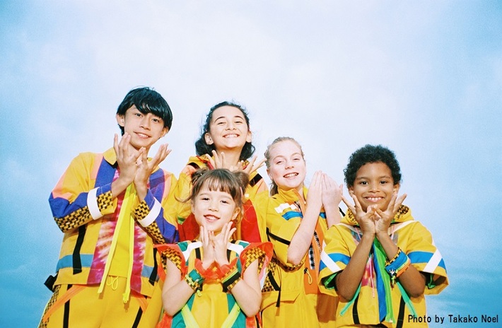 米津玄師プロデュース「パプリカ」の英語バージョン、Foorin team E「Paprika」ワールド・ビデオ公開