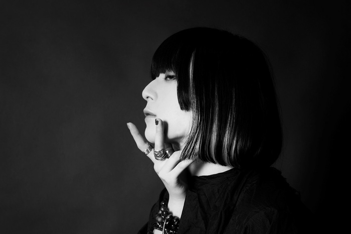 majiko、3/4リリースのニューEP『MAJIGEN』全収録曲決定。リリース記念ミニ・ライヴ＆サイン会開催