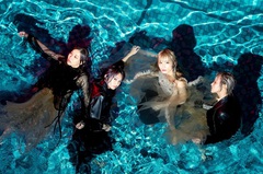 SCANDAL、2/12リリースのニュー・アルバム『Kiss from the darkness』全曲試聴トレーラー公開