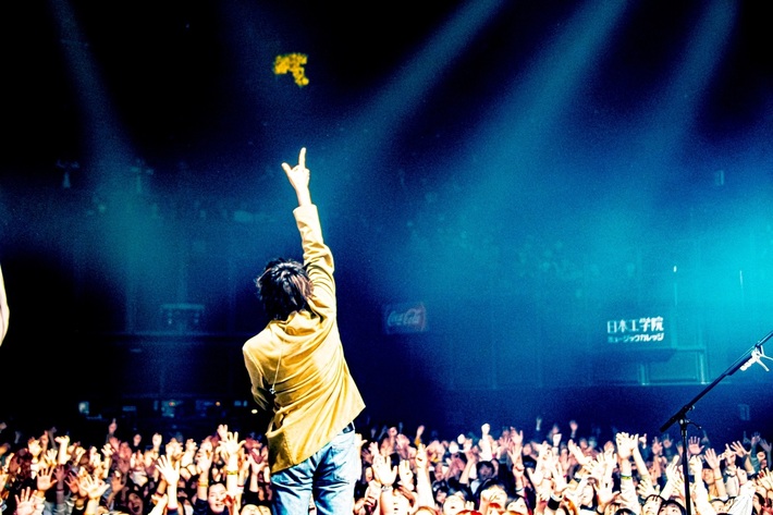 LAMP IN TERREN、赤坂BLITZワンマン"Bloom"ライヴ映像全曲を3/4プレミア公開。コメント欄にはメンバーも参加