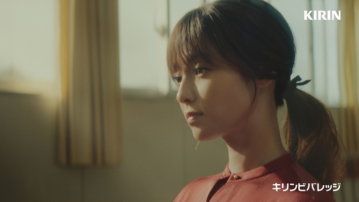 野田洋次郎（RADWIMPS）、深田恭子出演"キリン 午後の紅茶"新CMに書き下ろしの新曲「猫じゃらし」を提供