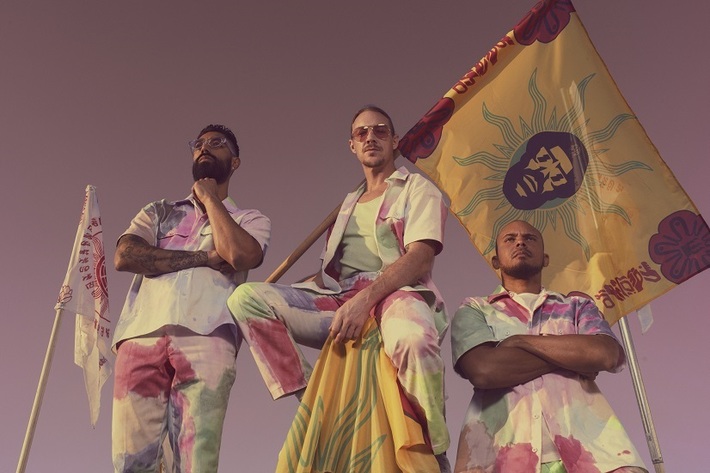 "フジロック"で来日予定のMAJOR LAZER、世界中のアーティストからの動画を集めた「Lay Your Head On Me (feat. Marcus Mumford)」MV公開