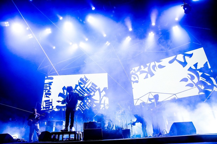 フレデリック、初のライヴ映像作品となる横浜アリーナ公演DVD & Blu-rayを今夏リリース。発売に先駆け「飄々とエモーション」ライヴ映像初公開