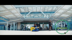 "酸欠少女"さユり、4/22リリースの弾き語りアルバム『め』トレーラー映像公開。歴代のポンチョを纏い座布団にあぐらで山手線駅の路上を循環