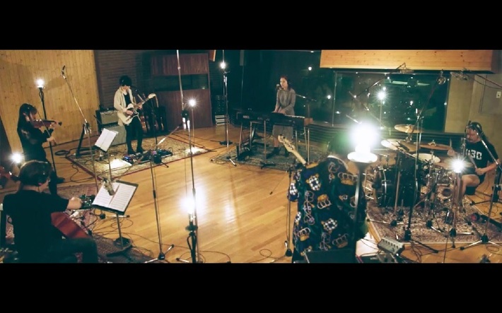 TK from 凛として時雨、ニュー・アルバム『彩脳』の制作に密着した濃密ドキュメンタリー映像本日5/22 19時に配信。シングル『P.S. RED I』初回盤DVDより映像期間限定公開も