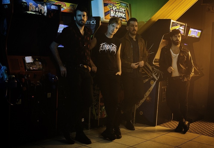 FOALS、オール・タイム・リミックス・パッケージ『Collected Reworks Vol.1』リリース。限定盤3枚組アナログも10/9発売。「Wash Off」リミックス募集企画も